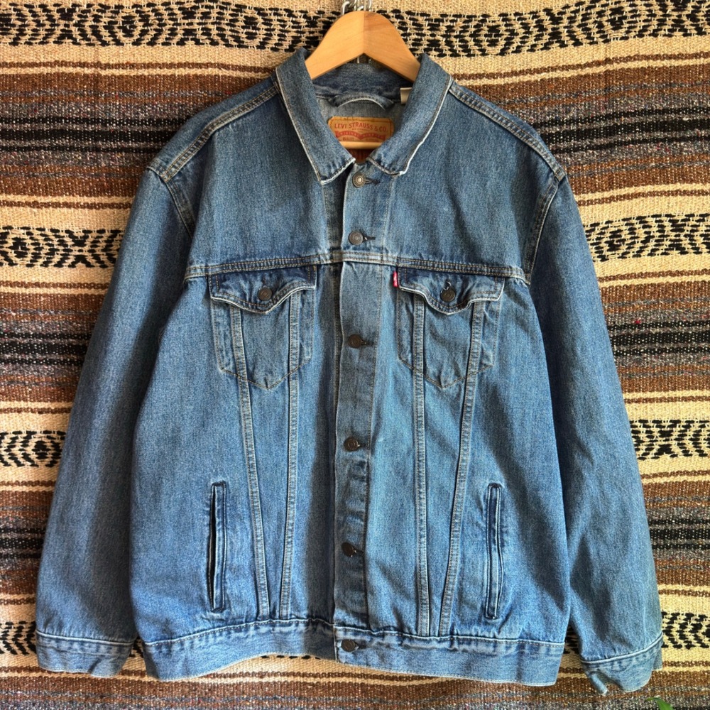 Levis Mens XXL Medium Wash Blue Denim Trucker Jacket 72334-0130 Red Tab Button